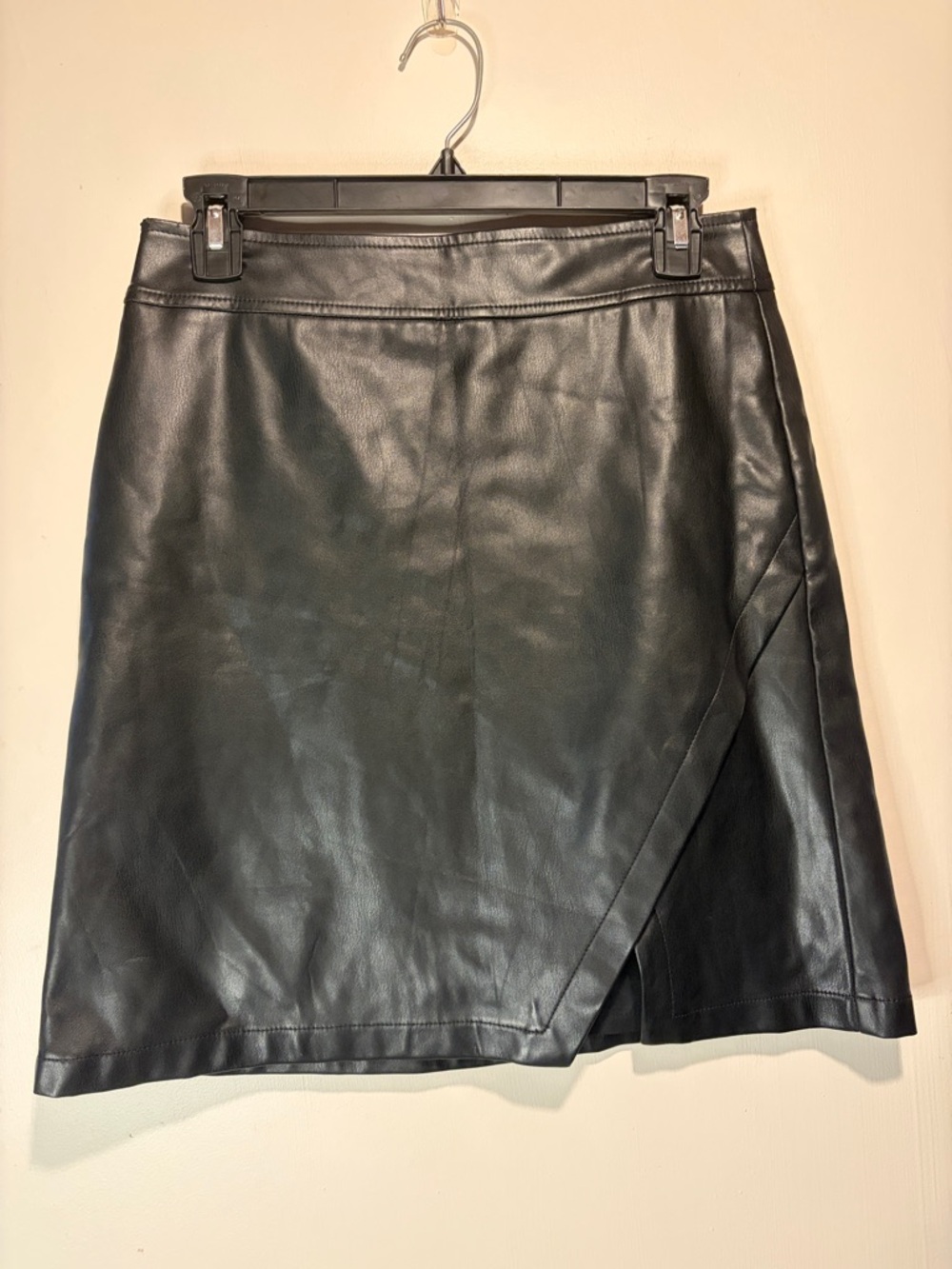 Loft Faux Leather Mini Skirt Black Asymmetrical Hem Slit Lined Size 2 Petite